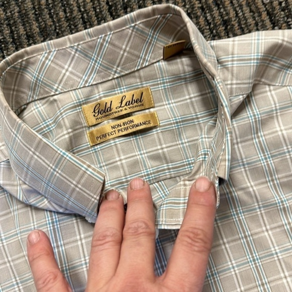 Roundtree and Yorke Men’s Gold Label soft brown / blue plaid, button-down sz XL